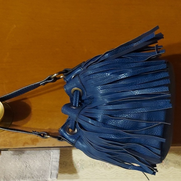 SONDRA ROBERTS SQUARED Blue Fringe Faux Leather Crossbody Bucket Shoulder Bag - Picture 9 of 16